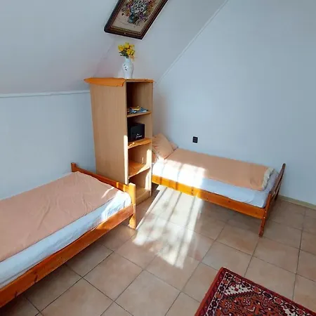 Landhuis Pihenes A Malomtonal Privat Berlemeny *