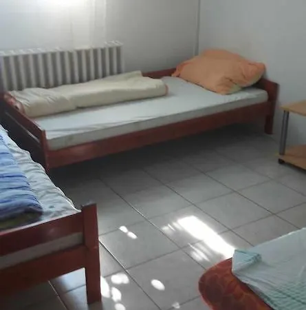 Pihenes A Malomtonal Privat Berlemeny